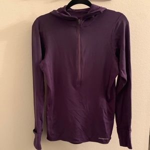 Women’s Patagonia Quarter Zip w/hood & thumbholes